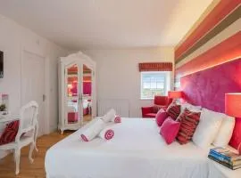 Bamburgh - Sleeps 8 - Dogs Stay Free - Enclosed Garden - Off Road Parking