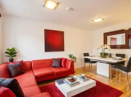 Bamburgh - Sleeps 8 - Dogs Stay Free - Enclosed Garden - Off Road Parking