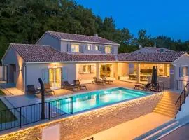Villa Hygge a premium retreat with jacuzzi & sauna