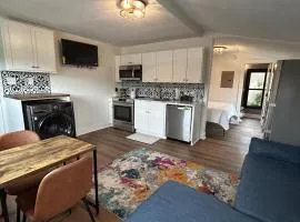 Victorian Queen Getaway Unit C Washerdryer