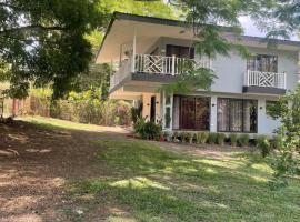 Apú House Turrúcares, Hotel in Turrúcares