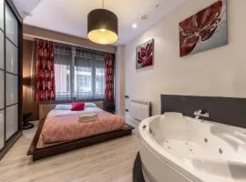 Bilbao Volantin II with jacuzzi by Aston Rentals