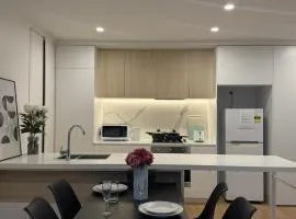 2 Bedrooms Apartment in Boxhill Centre