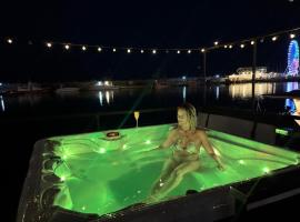 SeaEsta Floating Houses, hotel em Constança