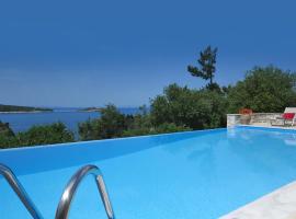 The Artists House, hotel di Oziás