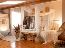 Maison d artiste romantique cœur de ville, hotel a Bessières