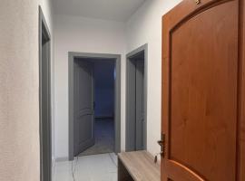 Pensiunea LiLis، فندق في آنينا