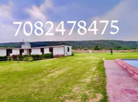 Private farmhouse for party gurgaon, hotel in Gurgaon