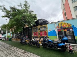 Kailash International Youth Hostel (Six-Star Street Branch), hotel di Yining