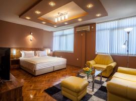 Panorama Top Floor Rooms in Hotel Tundzha, ξενοδοχείο στο Γιάμπολ