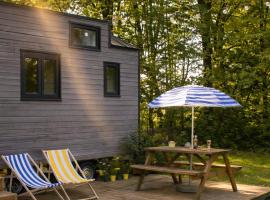 Prullenbos Tiny House Nutz Nest, hotel sa Wetteren