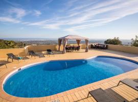 Villa Panoramica by Algarve Holidays, Hotel in Estói