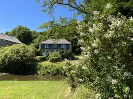 Mill House Fowey set in a creekside hamlet
