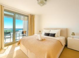 20th Floor Luxury - River & Castle View, Hotel in Ovsište