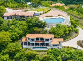 Vista Azul Oceanview Villa w Pool Lomas del Mar, hotel i Sardinal