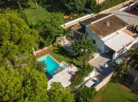 Ca Tauró - Chalet con piscina privada y jardín cerca del mar, Hotel in Denia