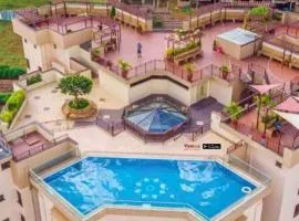 Lovely 2 bedroom condo with pool & panoramic view