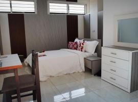 Haussmann Hôtel, hotel en Abobo Té