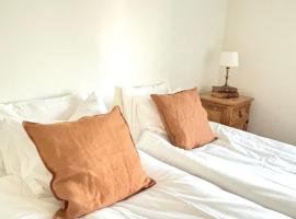 Charmigt boende nära station - 11 minuter till Liseberg โรงแรมในกอเทนเบิร์ก