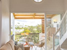 Duplex mezzannine vue marina, Hotel in Le Gosier