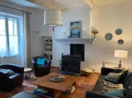 AIG 63 – Grande maison de village avec Wi-Fi – Gruissan – 13 personnes
