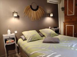 AGDE Chambre d'Hôte, hotel v mestu Agde