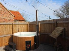 Luxury Barn With Private Wood-Fired Hot Tub, Hotel in Selby