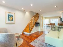 Walk everywhere from renovated 3bd Bella Vista gem