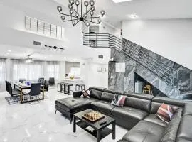 Ultra-Luxury 5BR Villa Heated Pool near Beach