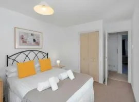 Free Parking - Central - Sleeps 4