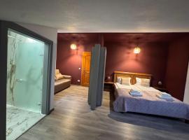 Pensiunea LiLi's، فندق في آنينا