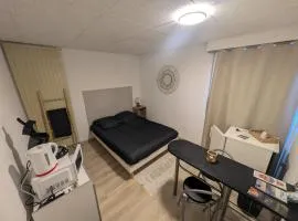 AirBnBri Chambre à Louer RDC Maison