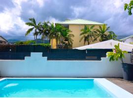 Villa Babet Grand Loft Piscine & Jacuzzi privés, hotel a Saint-Joseph