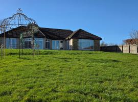 Whitlaw Wood Lodge, Hotel in Hawick