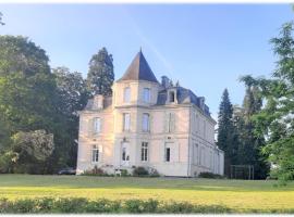 Lumineux Manoir en Charente-Limousine, Hotel in Massignac