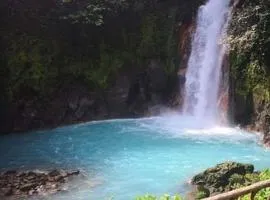 Posada familiar río celeste byl