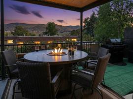 Lakeside luxury with hot tub and pool, hotel din Chelan