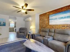 2 Mi to Beach! Wilmington Duplex Near Dining