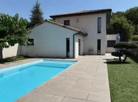 Villa climatisée 3 chambres avec piscine privée, proche centre-ville de Ruoms - FR-1-382-96