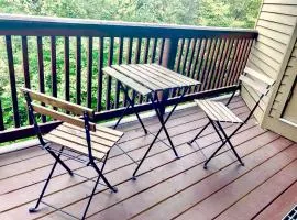 C7 Beautifully appointed slopesideCrawford Ridge end unit townhome with fireplaces, yard