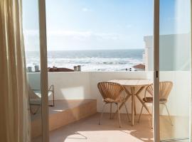 Praia das Maçãs Sea view Retreat, hotel i Colares