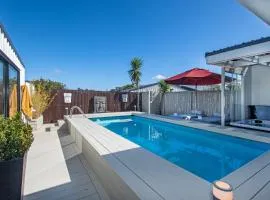Sun Kissed Pool Villa - Mangawhai Holiday Home