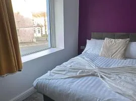 Next to USW 3 EnSuite Bed Home in Treforest