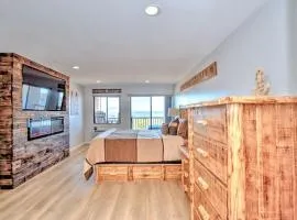 Adorable Cedar Lodge Room with Amazing Lake Views!