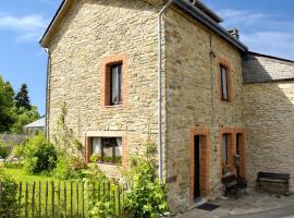 Vintage Cottage with Shared Garden in Paliseul, hôtel à Paliseul