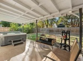 Spacious Home + Hot tub + Fire Pit + Play Loft