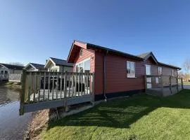 Lakeside Escape, The Bay, lake view, 2 bedrooms with ensuites, parking bay, 1 small dog welcome