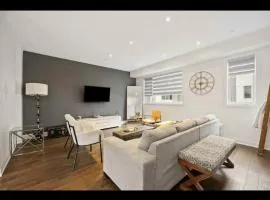 1 Bright Bedroom in Spacious Townhouse