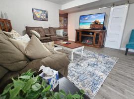 Cozy Lawrence 1BR Near KU - Wi-Fi & Patio, ξενοδοχείο σε Lawrence