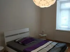 Moderne Wohnung mit Gratis Parkplatz - zentral zwischen Bahnhof und Innenstadt